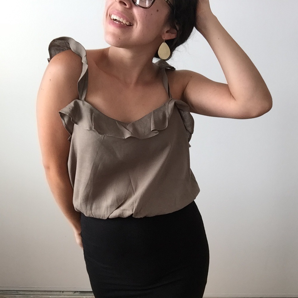 NWT Olive Green Woven tank top - Picture 7 of 8
